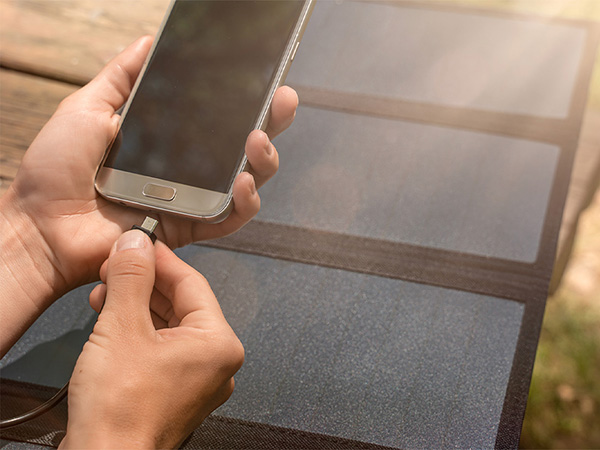 Solarpanel 21 Watt zum Aufladen des Smartphones