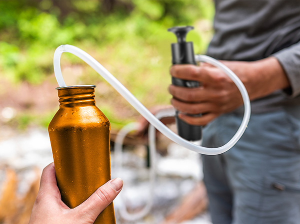 Wasserfilter zum Filtern von Wasser aus Seen, Flüssen und Bächen